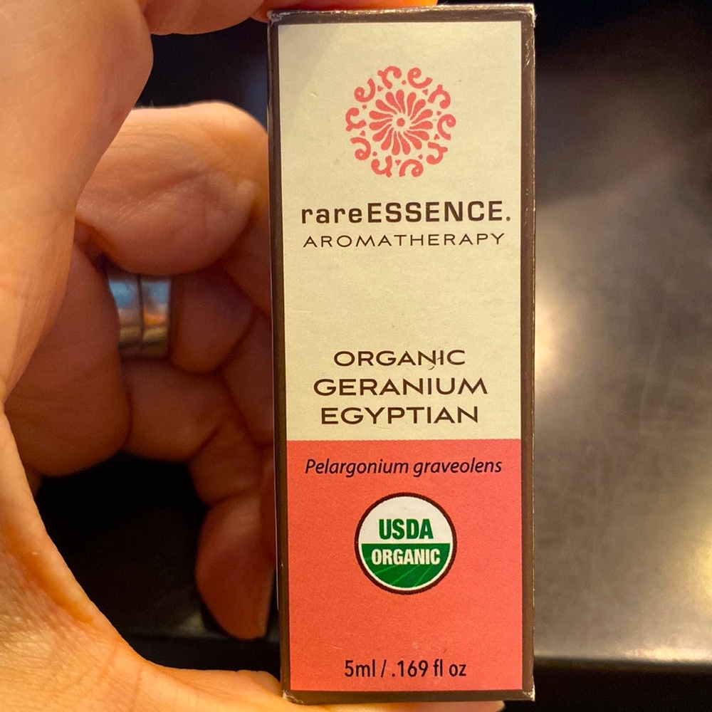 NIB Geranium, Egyptian (organic) – Essential Oil - Picture 2 of 3